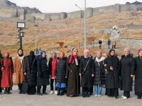 Gençler Kars'ın tarihi ve manevi mekanlarını tanıyor
